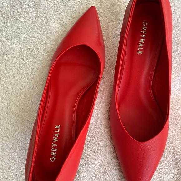 Shoes - Picture 2 of 4